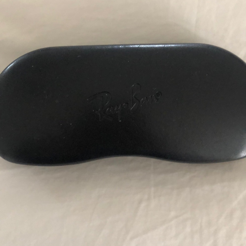 RAY BAN GLASS CASE